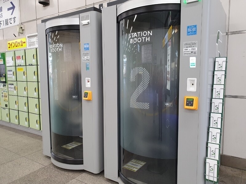 「STATION BOOTH」