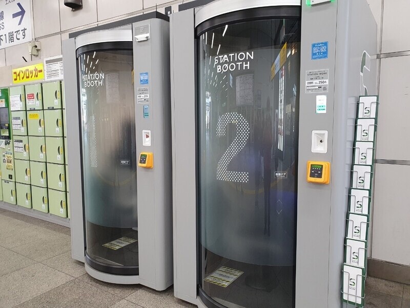 「STATION BOOTH」