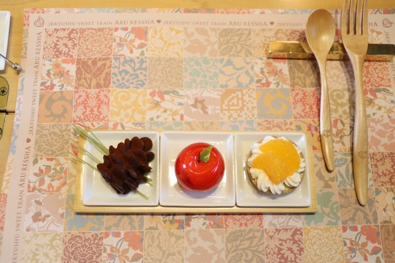 一口サイズのミニャルディーズが3点