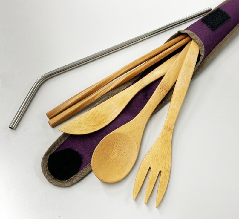 私はいつもカトラリーを持ち歩いて、使い捨てのプラスチックのスプーンやフォークを受け取らないようにしています。けっして食いしん坊だからというわけではありません。