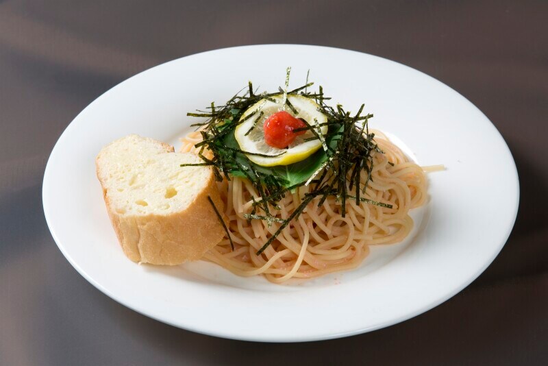 小麦価格の高騰の影響を受けるパスタやパン