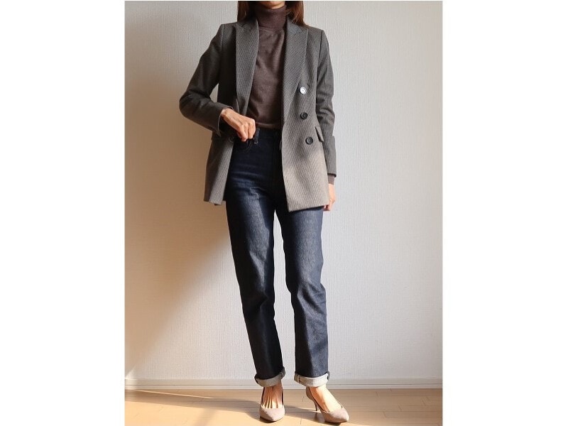 暖かく薄手なので、ジャケットのインナーにもぴったり