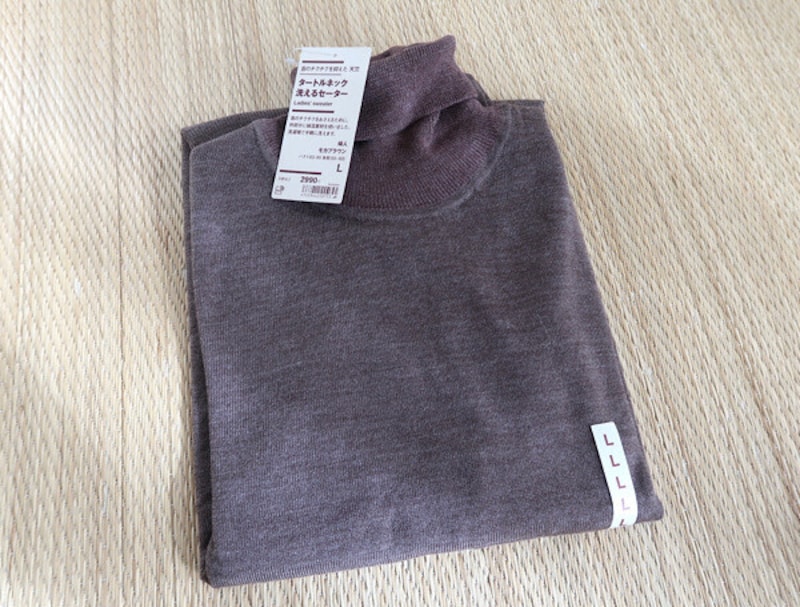 無印良品　首のチクチクを抑えた天竺　タートルネック洗えるセーター　1990円（税込）