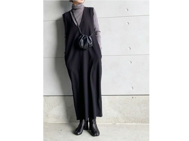 【OKコーデ】ダークカラーのみのコーデは2色程度に留めるとおしゃれ見えします　出典：WEAR