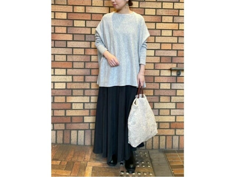 【OKコーデ】ロング丈トップスを使ったコーデのボトムスは「すっきり」が肝心　出典：WEAR