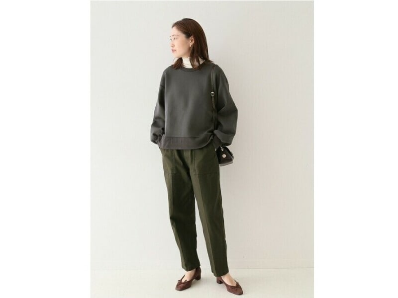 【OKコーデ】タートルにシンプルなトップスを重ねて今年らしくスタイリッシュに 出典:WEAR