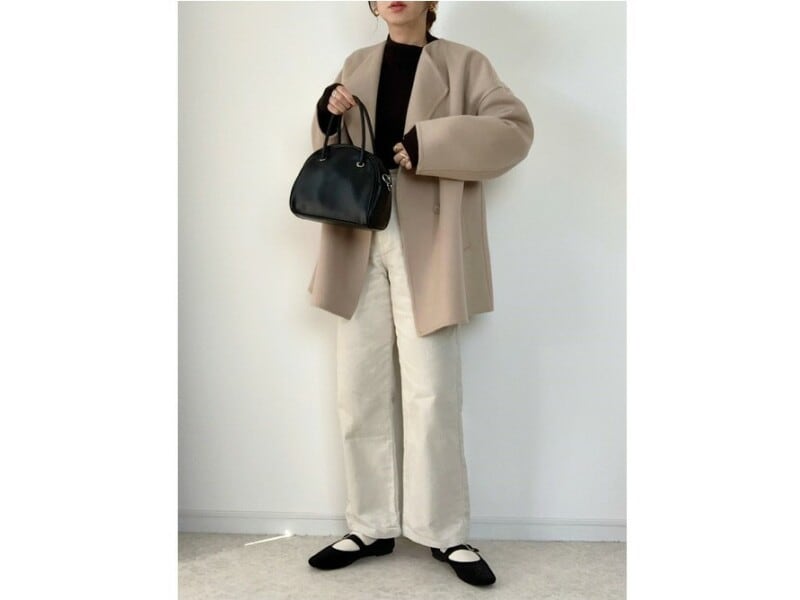 さっと羽織れて便利なショートコートも重宝します 出典:WEAR