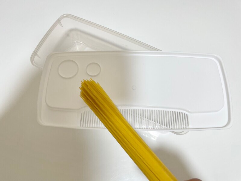 フタの裏側にはパスタの計量ゲージがついている