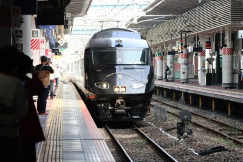 博多駅に入線