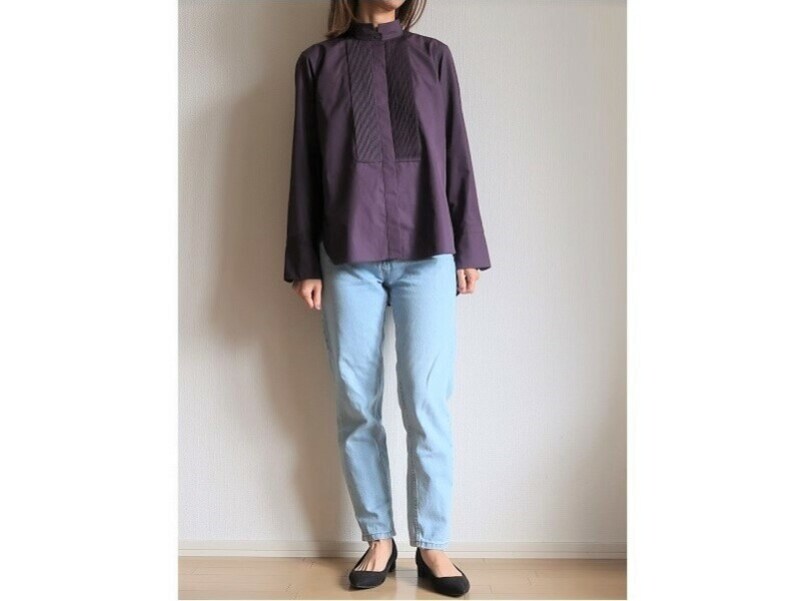 デニムなどでカジュアルダウンして、大人の休日コーデにもぴったり