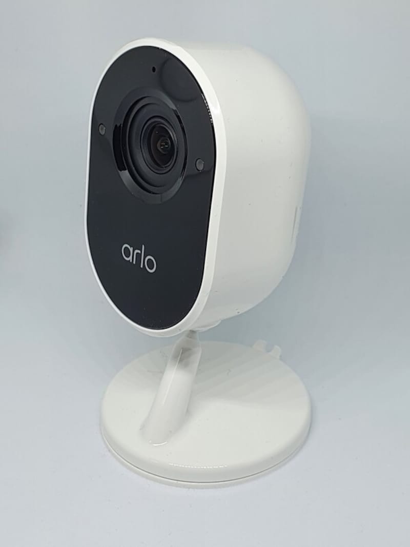 Arlo Essential屋内用カメラ