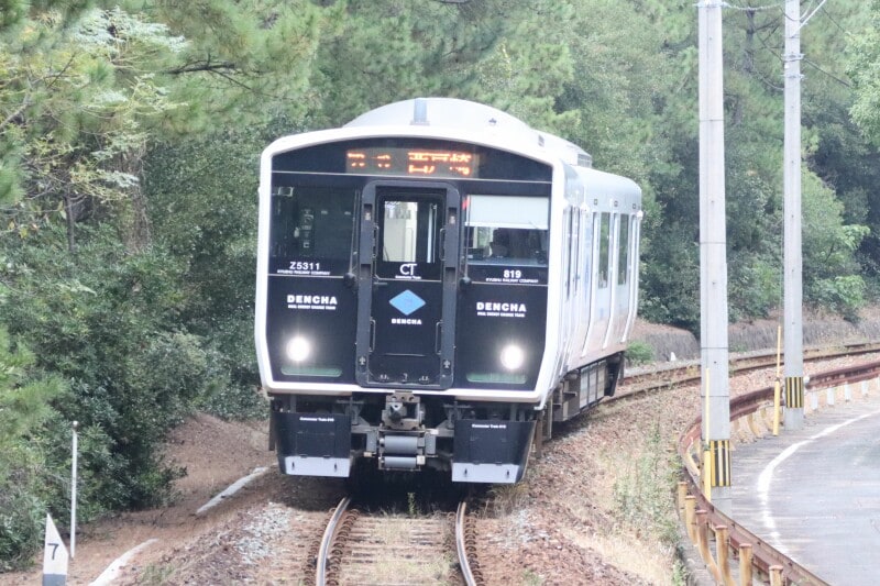 海ノ中道駅付近を走るDENCHA