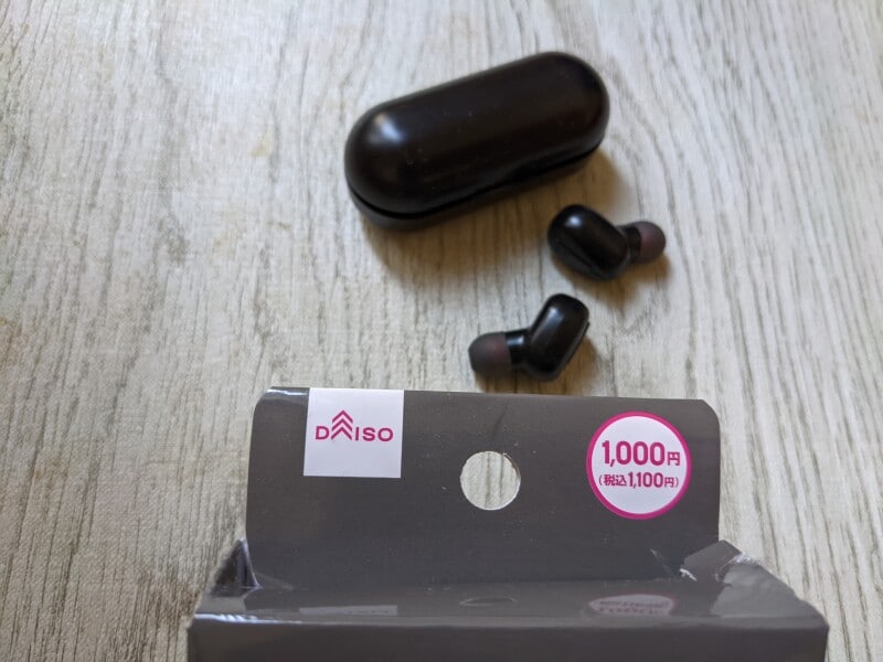 ダイソーブランドとして発売されている完全ワイヤレスイヤホン