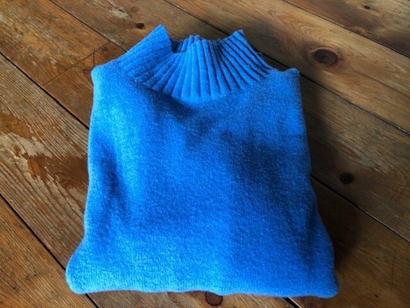 ふんわりもこもこしているニットは宅急便などで送る