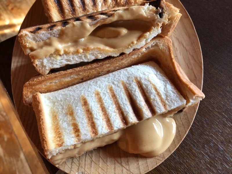 ホットサンド（ピーナッツきな粉クリーム）