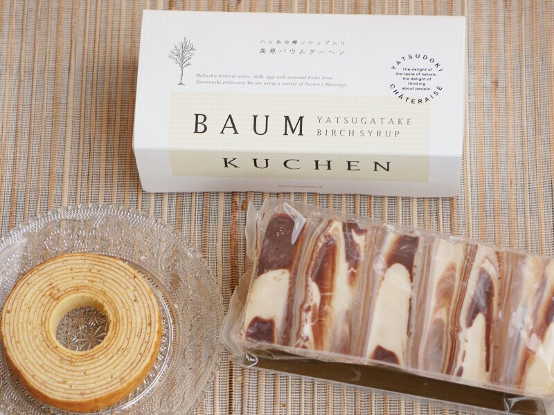 シャトレーゼ「YATSUDOKI 八ヶ岳白樺シロップ入り 高原バウムクーヘン」棹と個包装