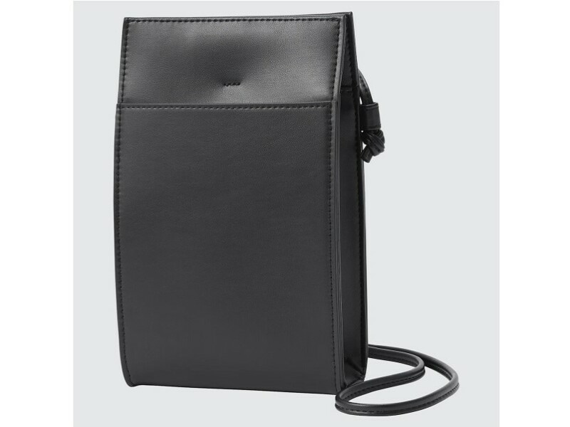 ユニクロ　レザータッチ ミニツールショルダーバッグ　1990円（税込）