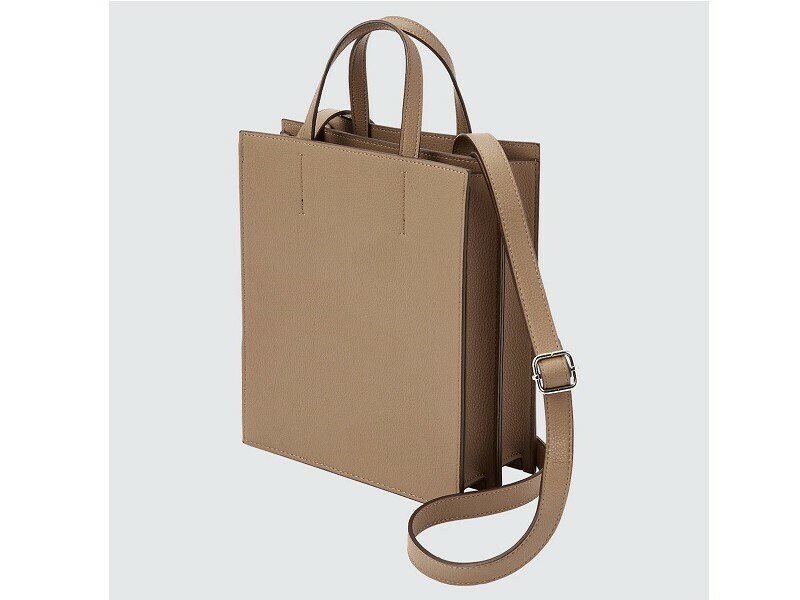 ユニクロ　レザータッチ スクエアショルダーバッグ　2990円（税込）