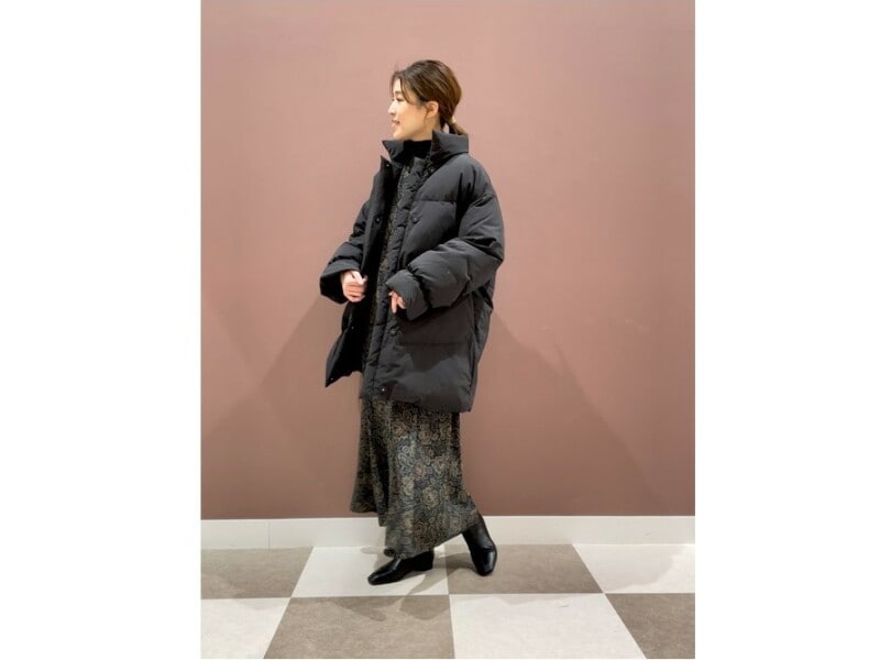 【OKコーデ】全身が隠れるコーデは、生地感などでメリハリをつけるのがおすすめ 出典:WEAR