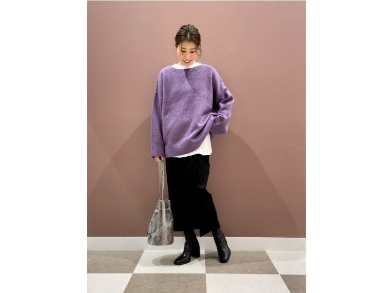 インナーの白を効かせて着ると抜け感も出て取り入れやすいです 出典:WEAR