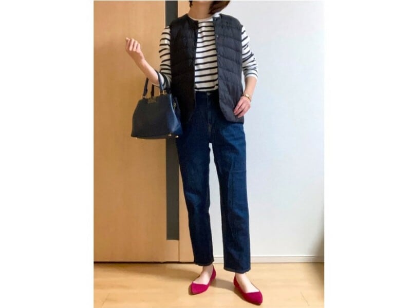 程よい厚みのダウンベストはきれいめな大人コーデにも◎　出典：WEAR