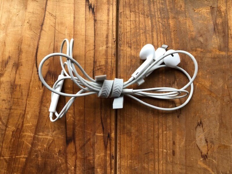 イヤホンを束ねる