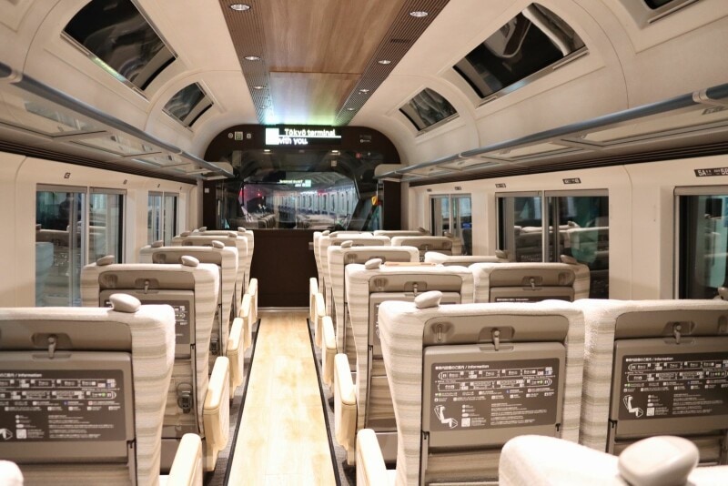 グリーン車車内