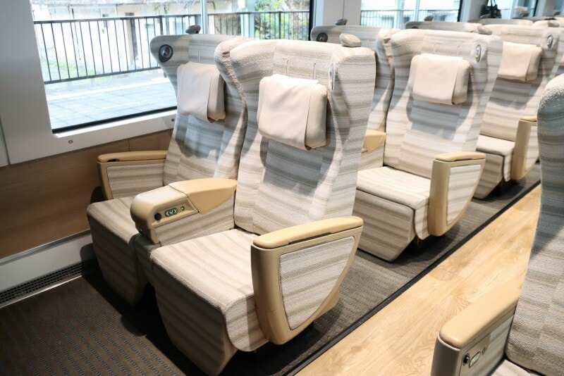 ふつうのグリーン車のシート