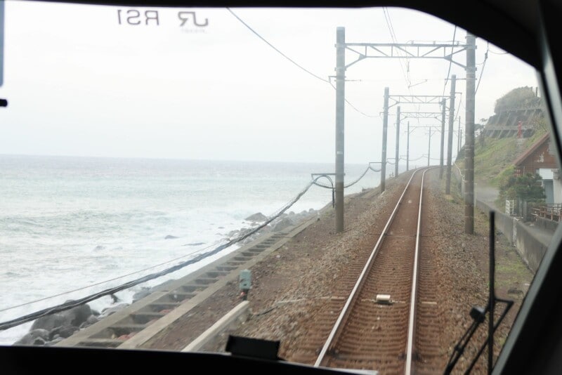 プレミアムグリーン車から眺めた伊豆の海