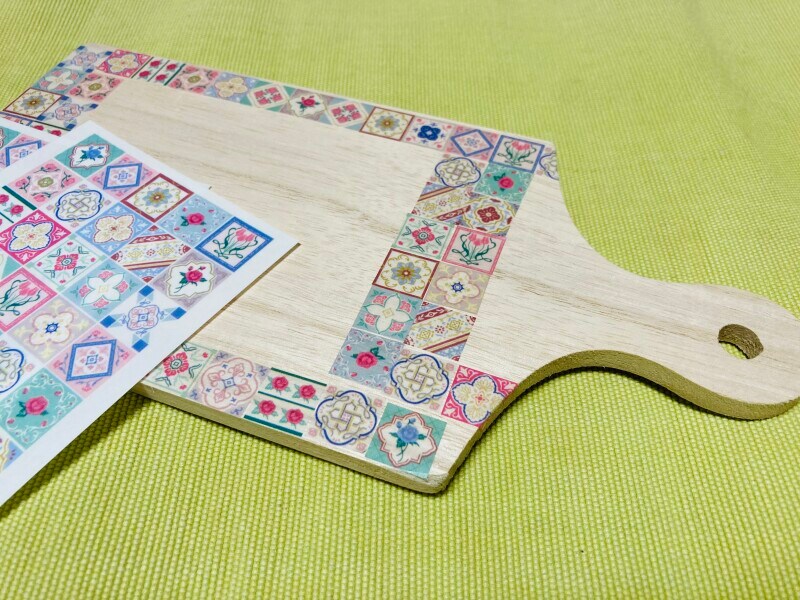 お気に入りのマスキングテープ素材のシールをペタペタ