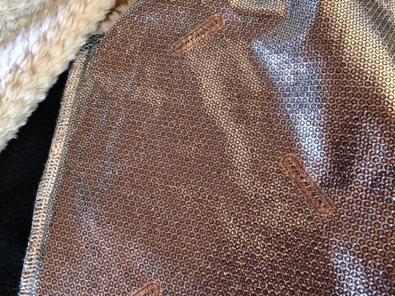 裏地にアルミプリント加工がされている