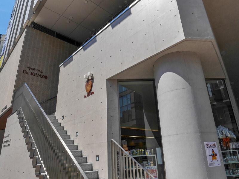 場所は、馬車道にある平安堂薬局のビル3階（2020年6月20日撮影）