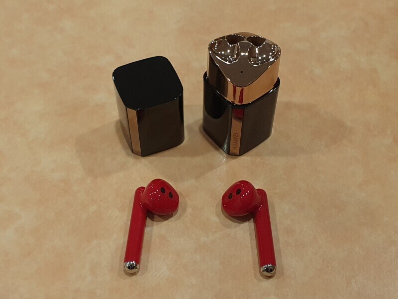 イヤホンを取り出した例