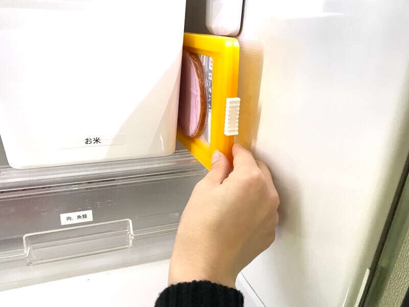 冷蔵庫のちょっとした隙間に立てて収納できて便利