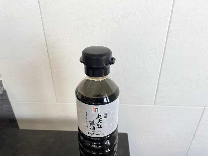 しょうゆなどの液体ボトルに取り付けて使用