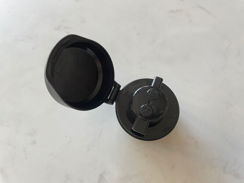 細口と太口の2種類の注ぎ口がある