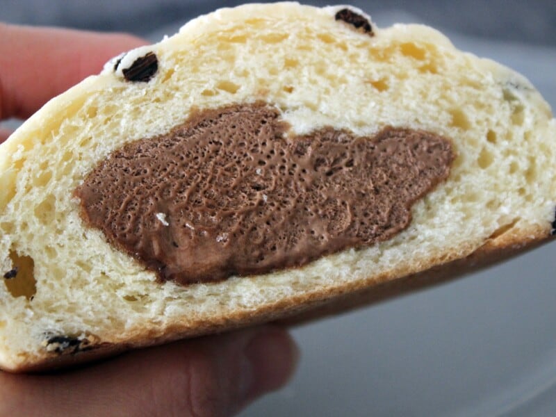 冷たく食べるチョコチップメロンパン