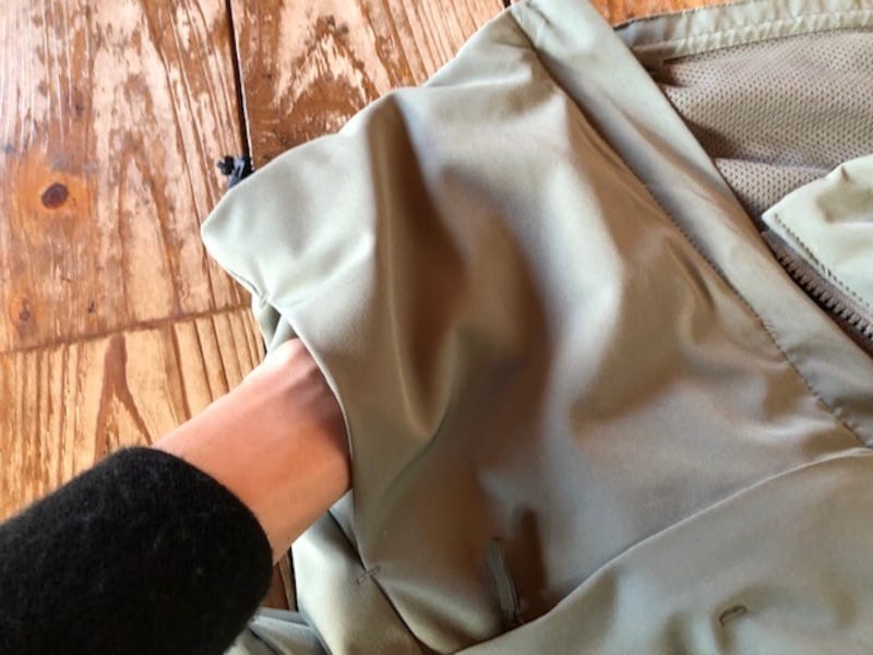 ポケットは少し浅め