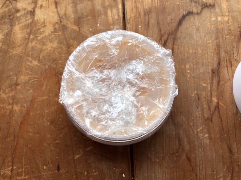 余ったラップは内側に入れ込む