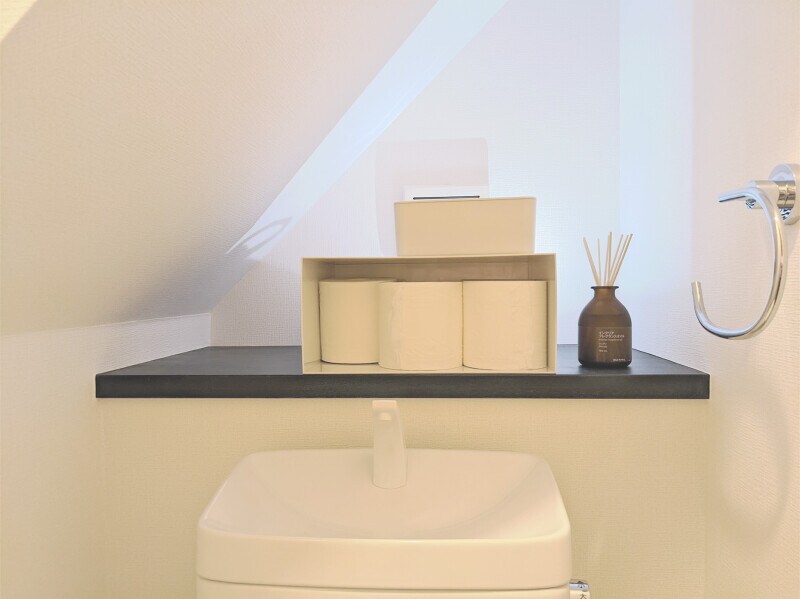 ポリプロピレンファイルボックス・スタンダードタイプ・ワイド・A4用をトイレットペーパー収納に利用した例