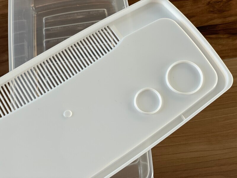 フタに加熱後の湯ぎりと、パスタの分量を計れるパスタゲージがついている