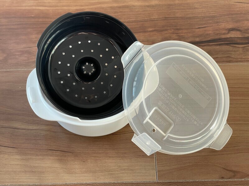 ダイソーの冷凍保存容器　ごはん一膳　