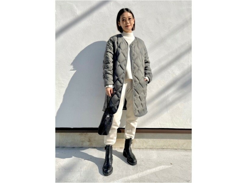 スウェットパンツもホワイト系で洗練された印象に　出典：StyleHint