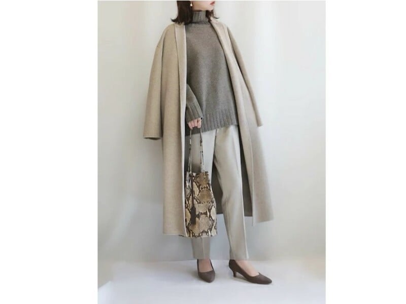 きれいめな大人コーデにもおすすめな「起毛タックテーパードパンツ」　出典：WEAR