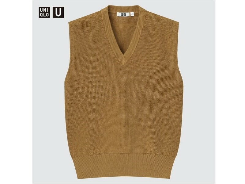 ユニクロ　Vネックベスト　2990円（税込）
