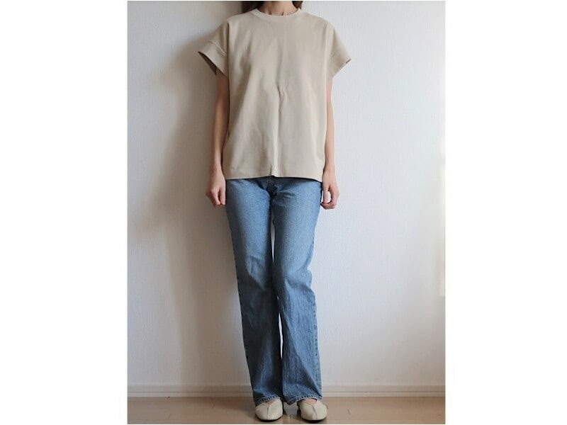 付かず離れずの長め丈シルエット＆ゆとりのあるサイズ感が大人向け