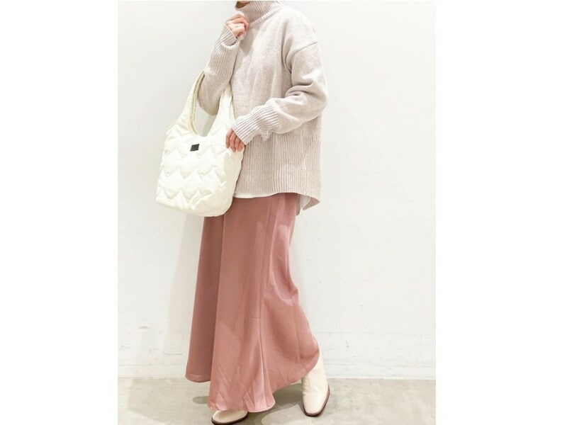 【OKコーデ】40代のピンクコーデは「シンプル」がポイント 出典:WEAR