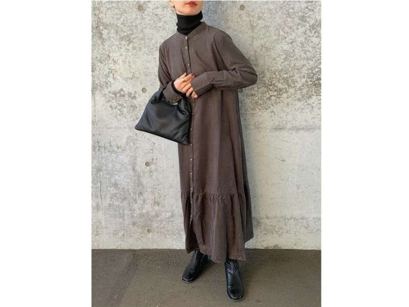 全身を縦長に、そして同系色のワントーンでまとめるのも効果的　出典：WEAR