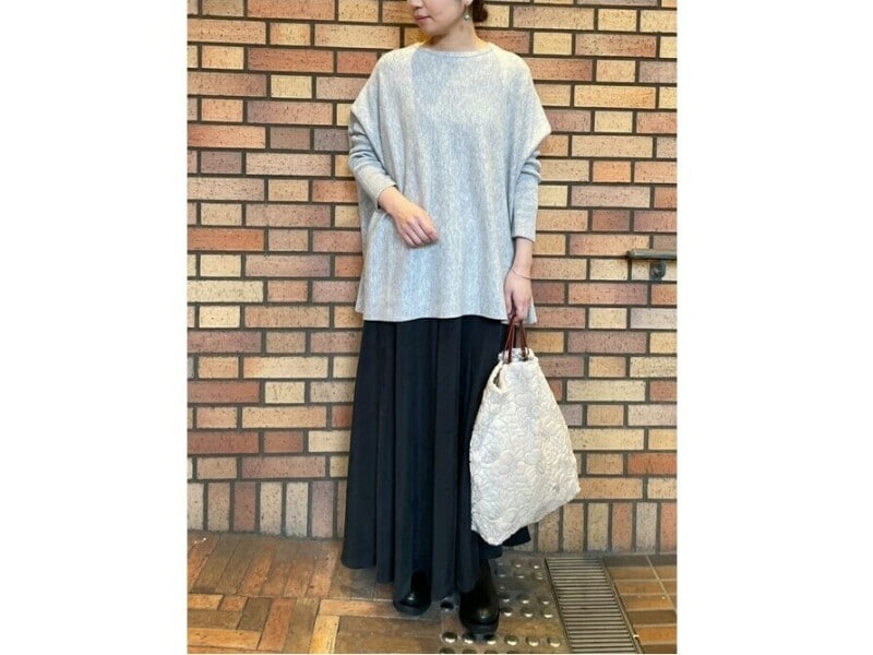 ラインを拾わないシルエットや素材を選んで、揺れ感で軽やかに　出典：WEAR