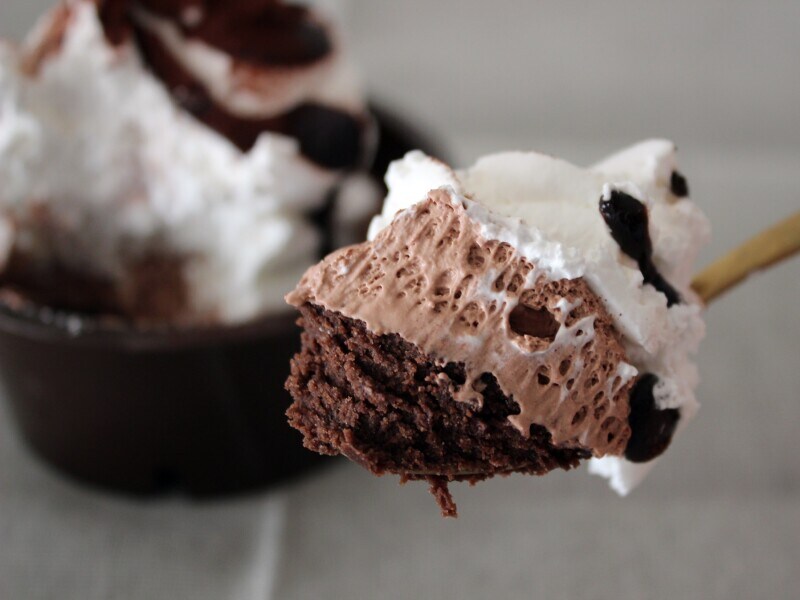 ホイップまみれのガトーショコラ